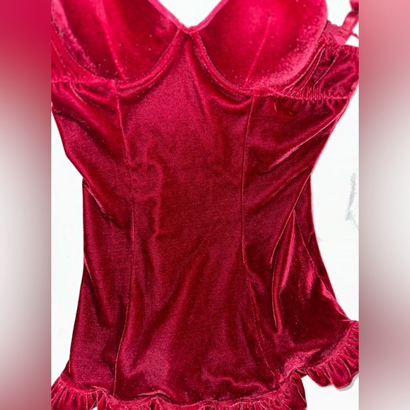 Gorgeous velvet like Shapewear lingerie​​​ - Picture 2 of 7